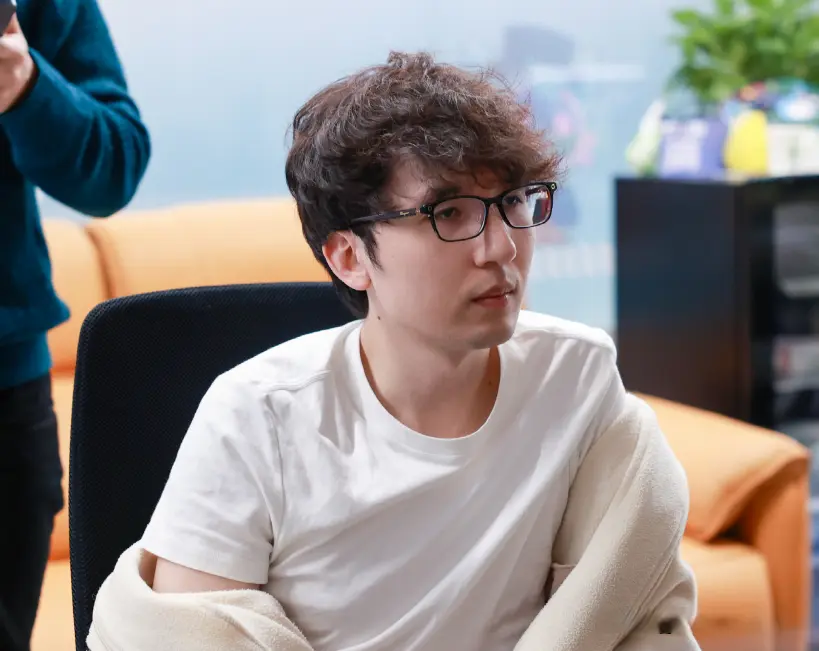 采访, AA 采访, AA